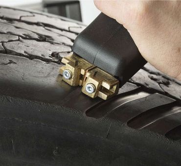 Prerezanie záberovej pneumatiky